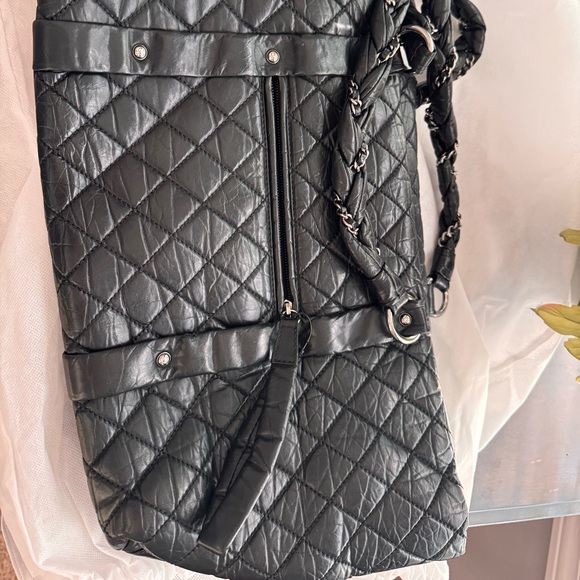 Chanel leather tote - Picture 6 of 11